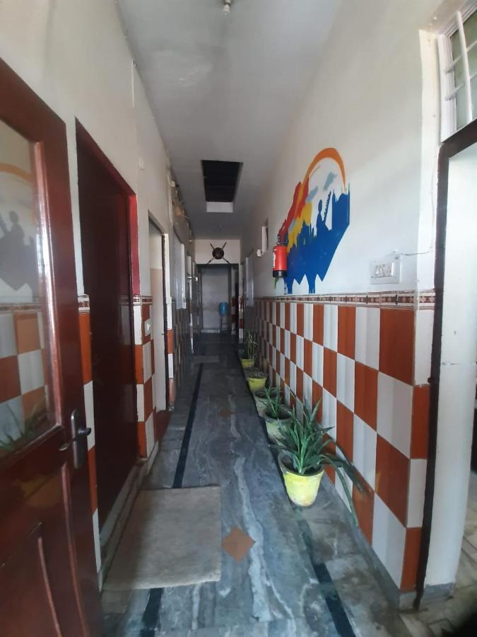 Friends Guest House & Hostel Agra  Εξωτερικό φωτογραφία