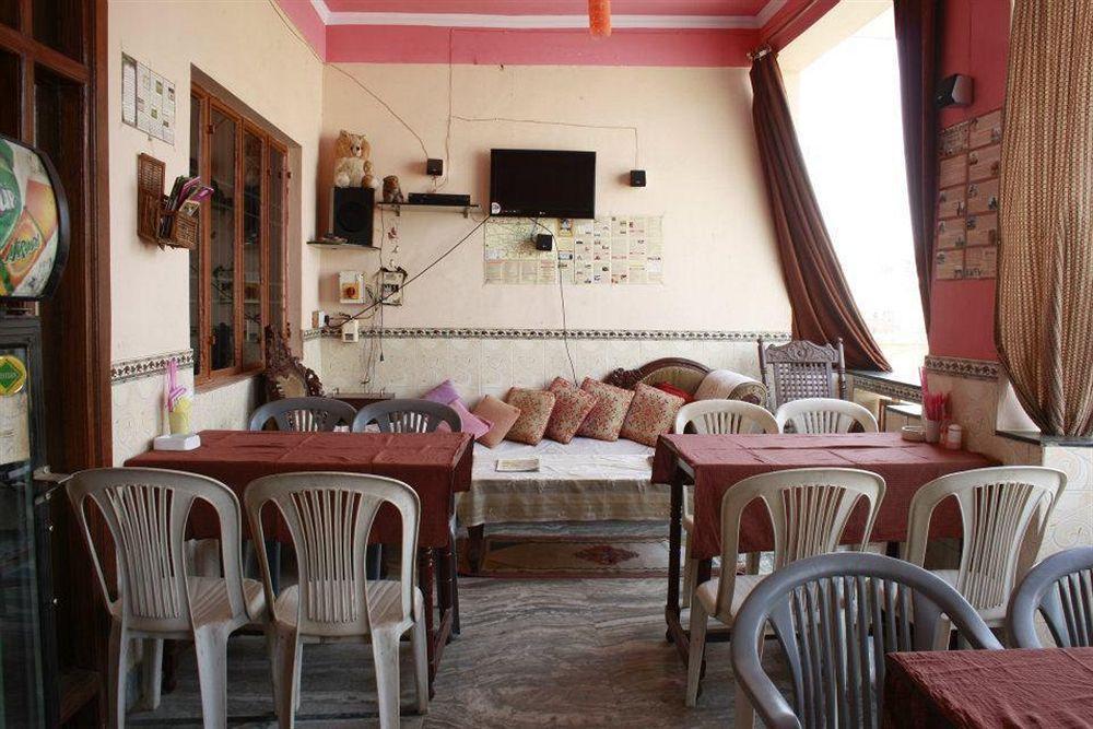 Friends Guest House & Hostel Agra  Εξωτερικό φωτογραφία